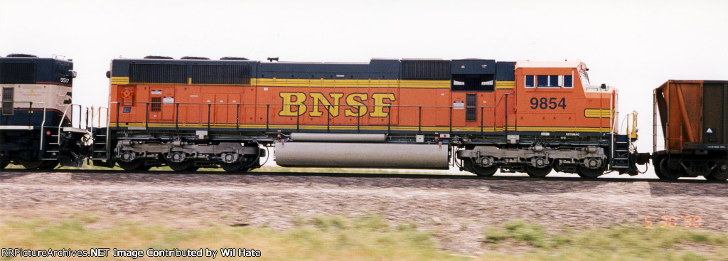 BNSF SD70MAC 9854